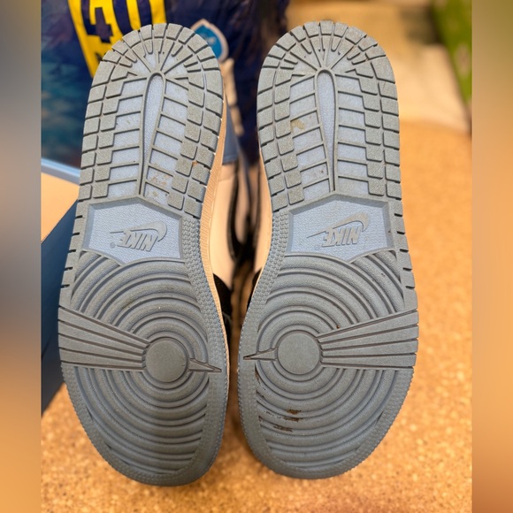 AIR JORDAN 1 RETRO HIGH OG GS- University Blue/Black/White - Picture 5 of 5